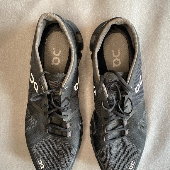 On Running Men’s Black/Charcoal Grey Size 9.5 Model 40.99706 - Picture 2 of 13